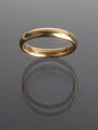 Decentní pánský prsten zlaté barvy z chirurgické oceli